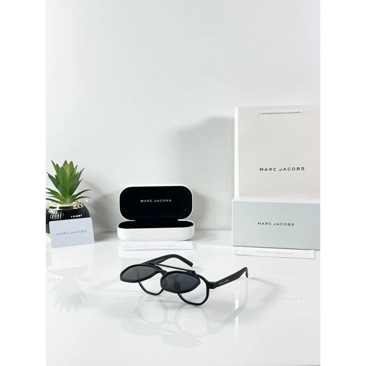 Luxury Marc Jacobs Sunglasses Black White For Men (BOT3244) - stayhit.in Luxury Marc Jacobs Sunglasses Black White For Men (BOT3244) - stayhit.in